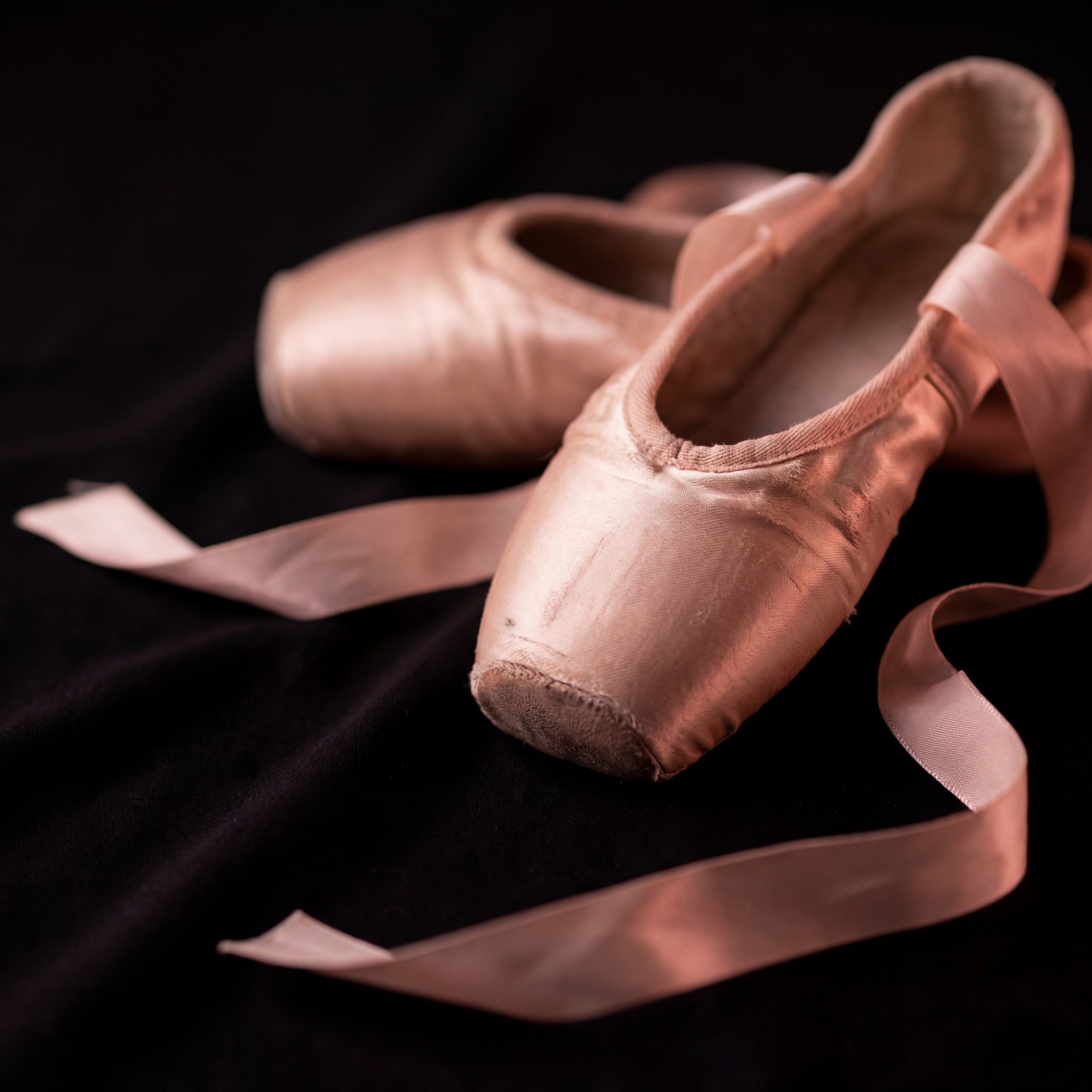Escuela de danza – grupo de alumnas saltando